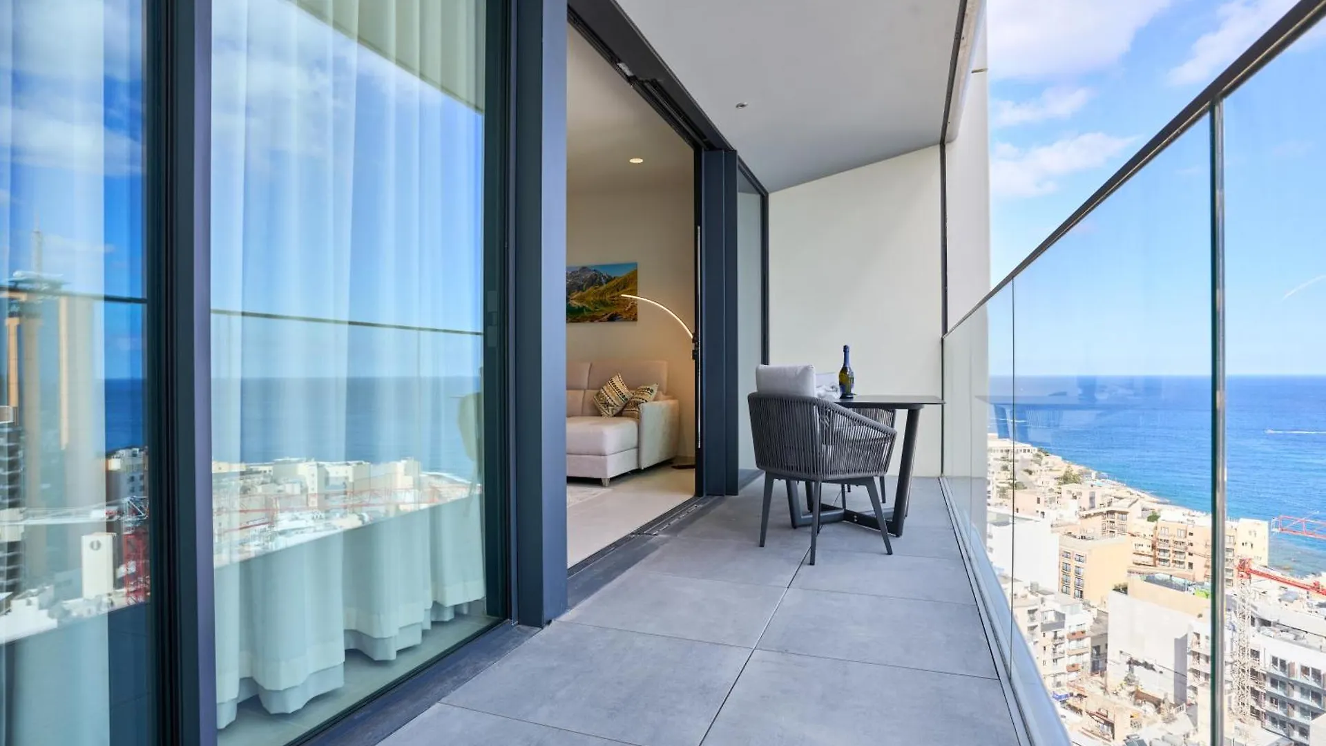 Skyline Seaview One-Bedroom Haven San Ġiljan 0*,